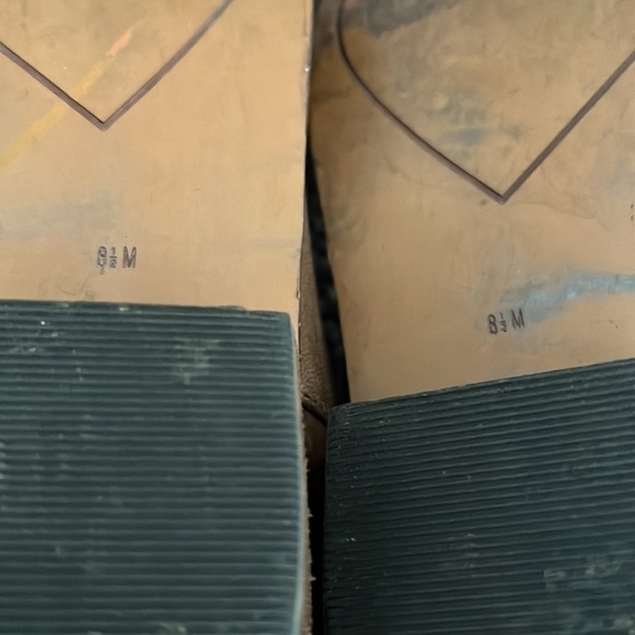 Nordstroms Halogen Leather stacked Heel Bootie’s Size 8 1/2 - Picture 8 of 12